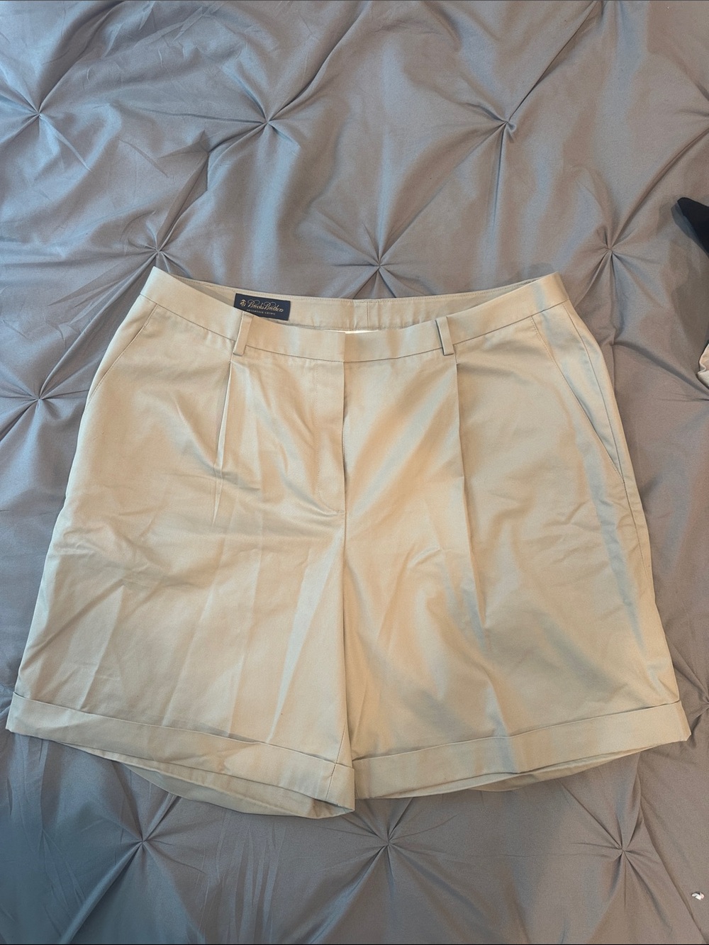 Brooks Brothers Women's Cream Pleated Cuffed Shorts